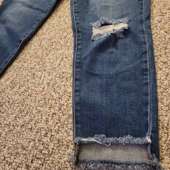 Kancan Distressed Step Hem Cropped Skinny Jeans Size 28 - Picture 3 of 5